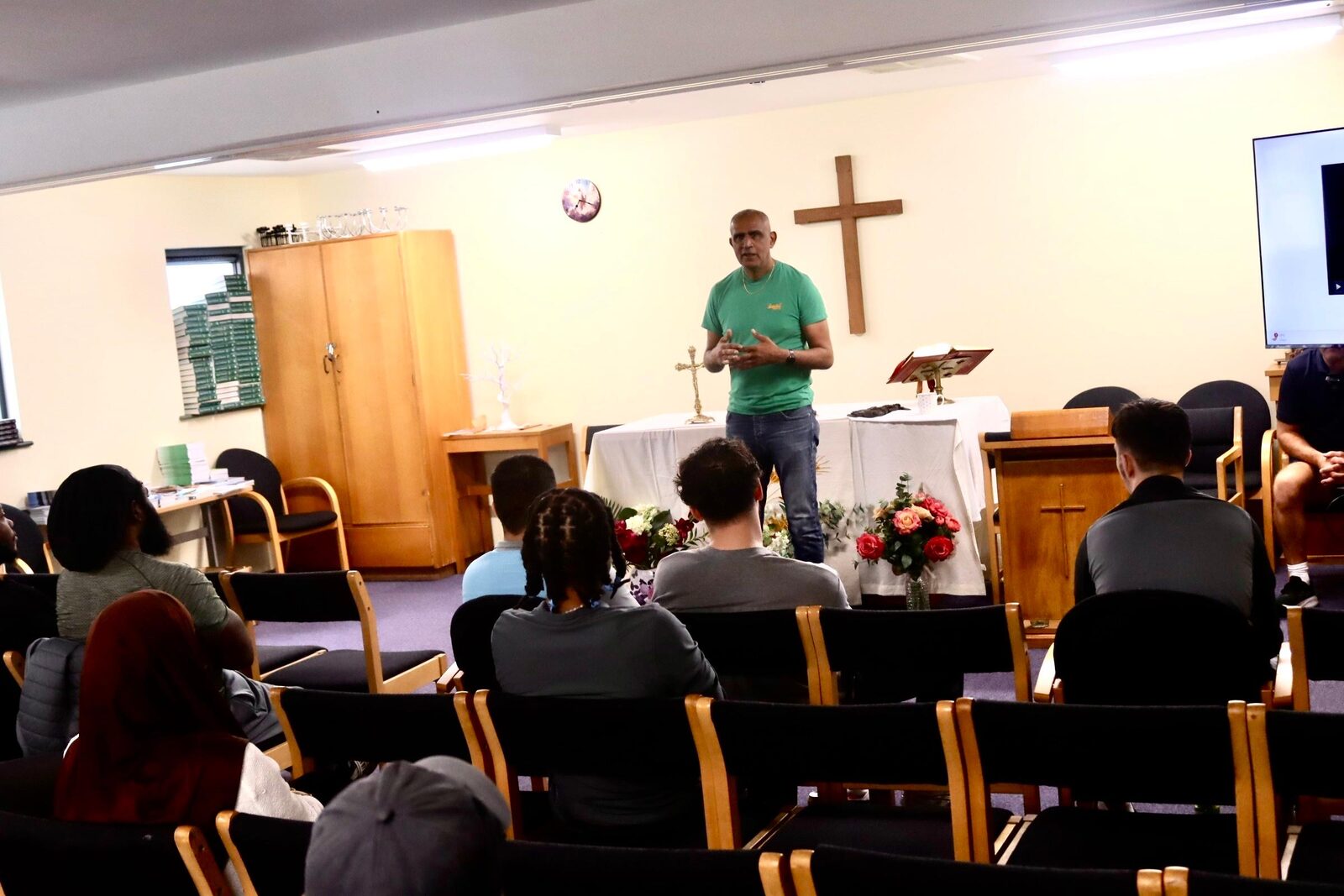 Kash speaking to a community audience